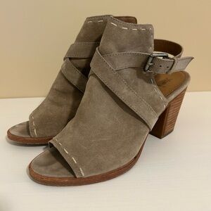 Stylish Frye Tan Women's Heeled Sandals